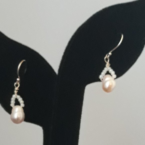 Pale pink pearl choker and earring set. - Picture 4 of 5